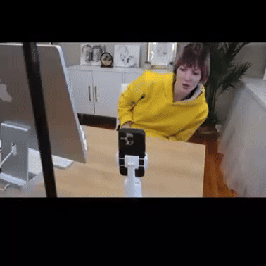Auto-Tracking Phone Stand able